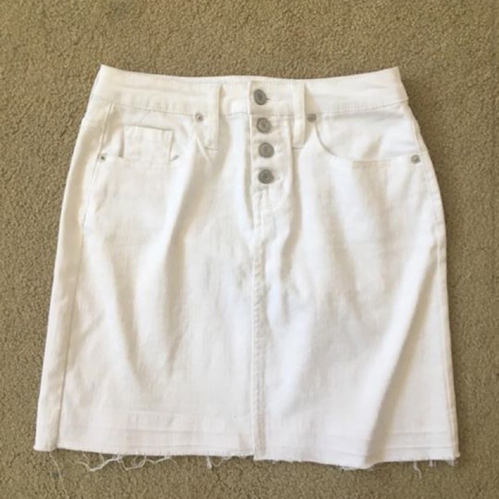 White denim skirt